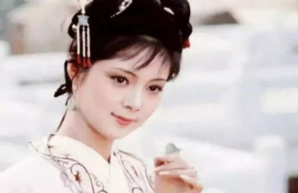 初到贾府的黛玉情商很高，为何之后却变得尖酸刻薄了呢？