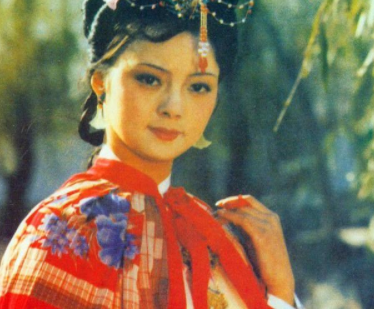 贾宝玉为什么成年了还穿肚兜？只有袭人知道原因！