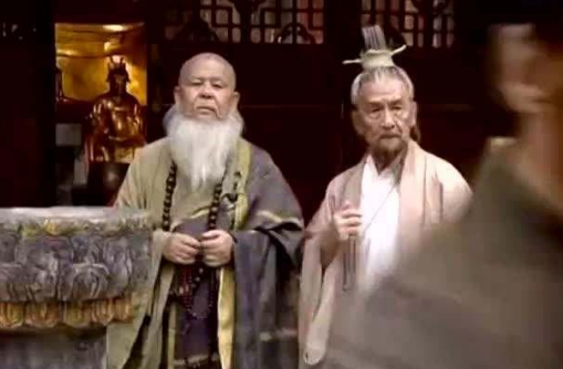 令狐冲碰上任我行，独孤九剑和吸星大法哪个更强？