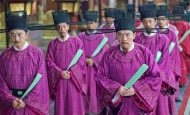 &ldquo;地上白毛生，老小一家行&rdquo;是什么意思？有什么历史典故？