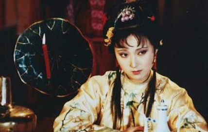 林黛玉：出自古典名著《红楼梦》，金陵十二钗正册双首之一