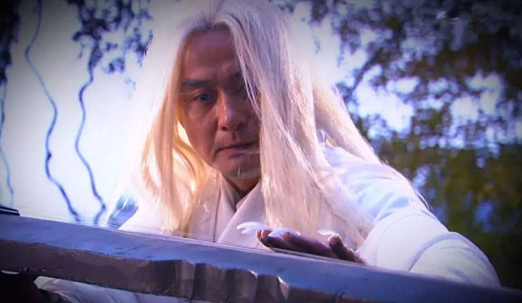 倚天屠龙记中，此人一掌秒杀何足道，张三丰还跪下给他磕头