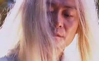 倚天屠龙记中，此人一掌秒杀何足道，张三丰还跪下给他磕头